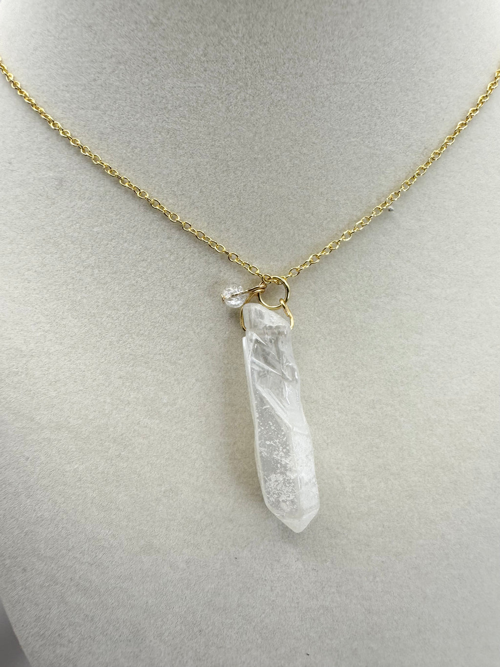 handmade quartz gold necklace